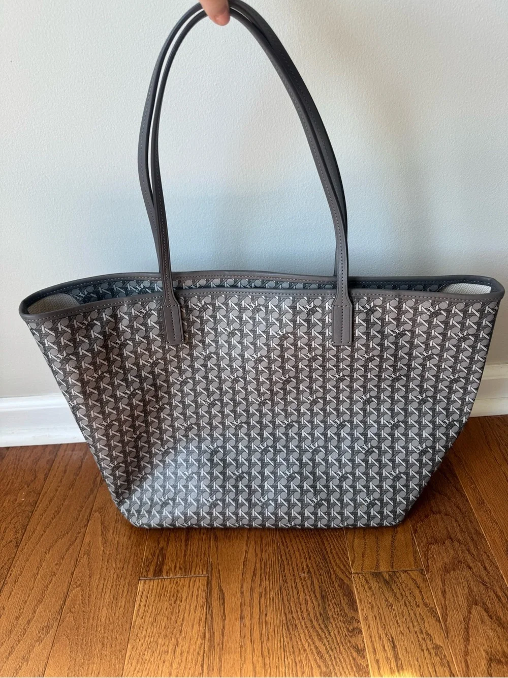 Tory Burch Ever-Ready Zip Gray Logo Tote with Matching Pouch